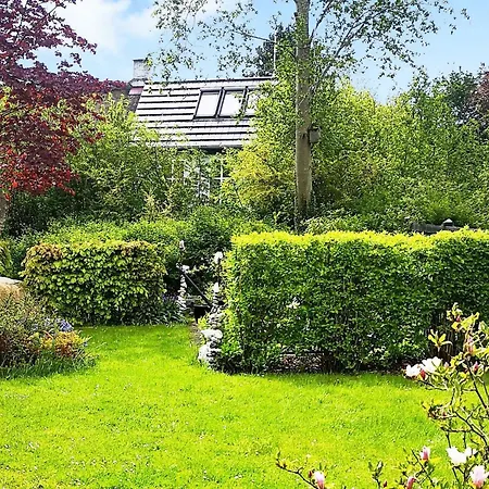 5 Person In Malling-by Traum