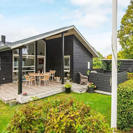 5 Person In Malling-by Traum *