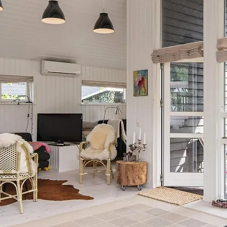 5 Person In Malling-by Traum *