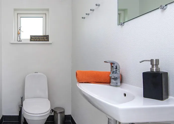 5 Person In Malling-by Traum *