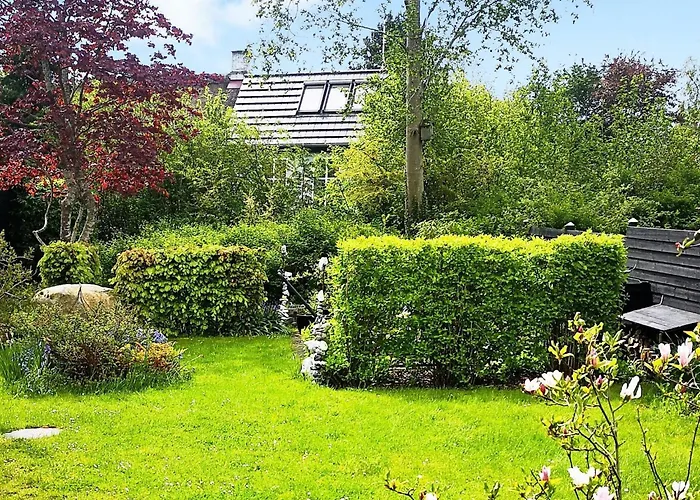 5 Person In Malling-by Traum