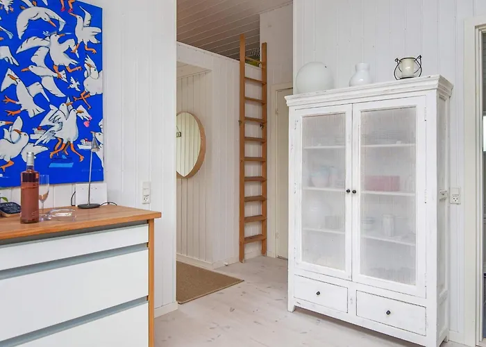 5 Person In Malling-by Traum