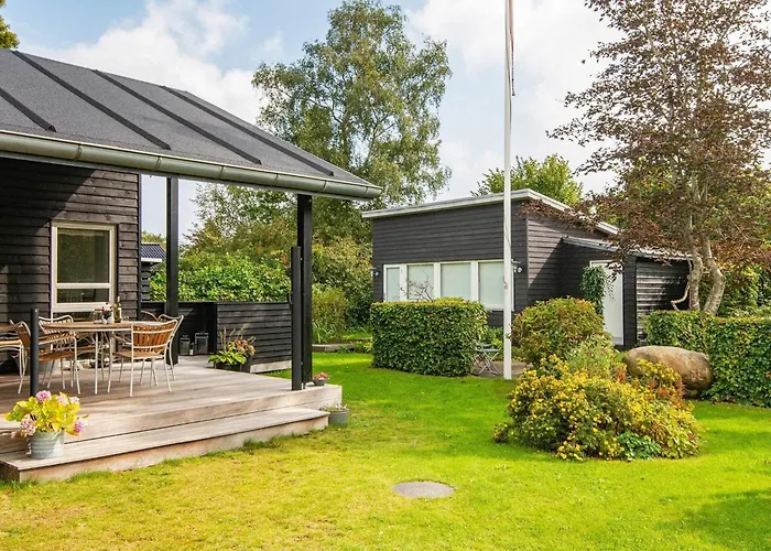 5 Person In Malling-by Traum *