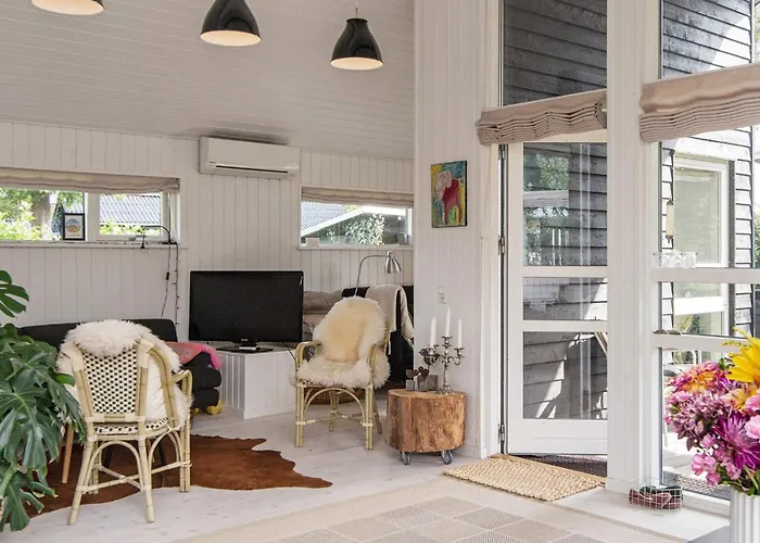 5 Person In Malling-by Traum *